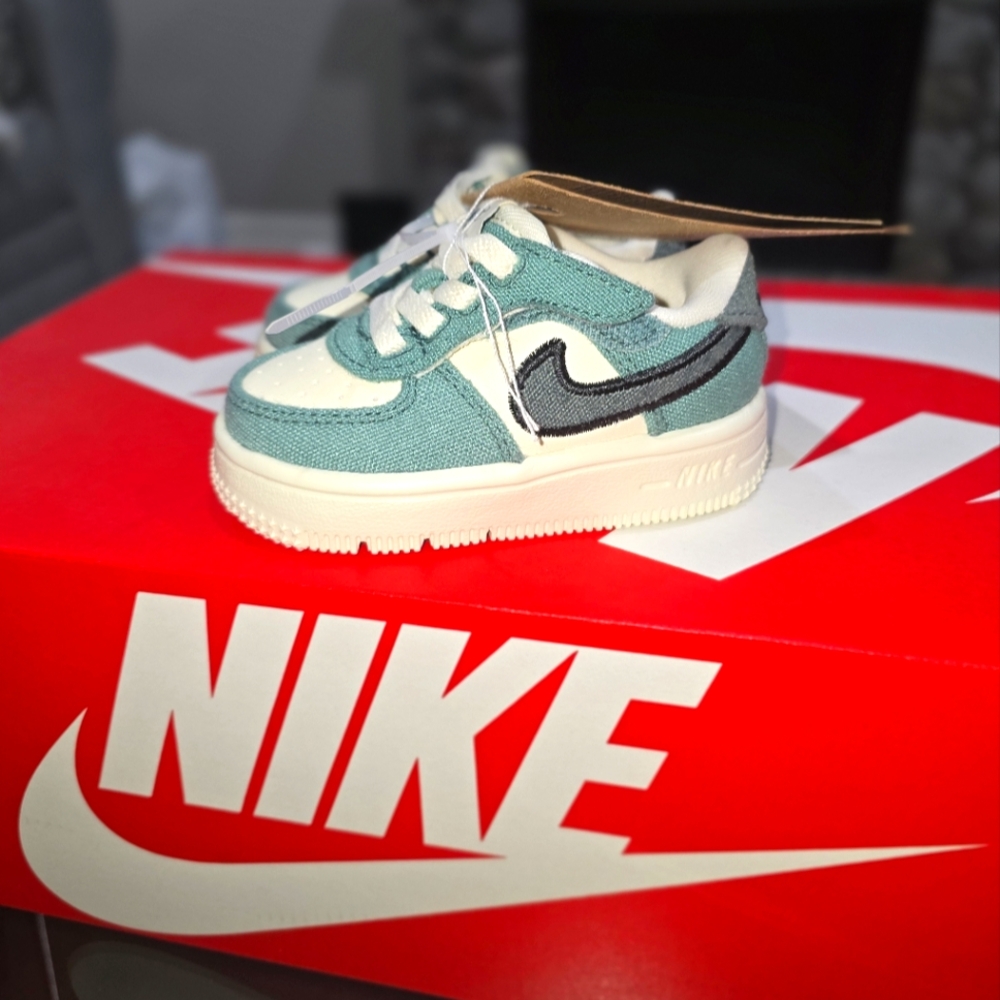 Nike Air Force 1 Low Easyon LV8 Coconut Milk/Vintage Green Toddlers NWT